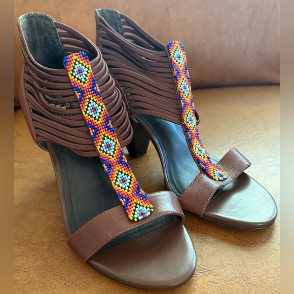 Vince Camuto Beaded T-Strap Cone-Heel Sandals Brown Size 9B / EU 39 NWOT - Picture 1 of 6